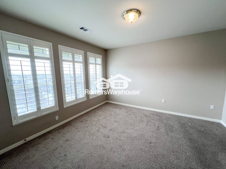 Building Photo - 10176 Park Meadows Dr