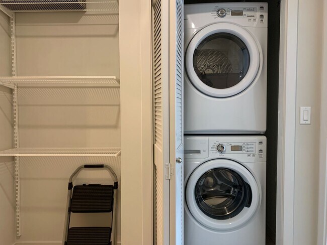 Building Photo - Urban Living at the Vik - Top Floor Condo