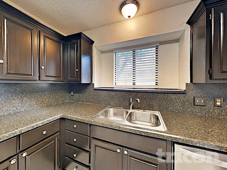 Building Photo - 6807 Keeler Dr