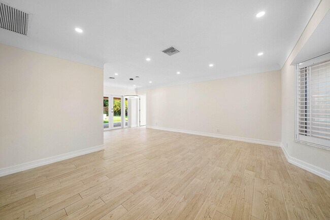 Building Photo - 1061 NW 3rd St