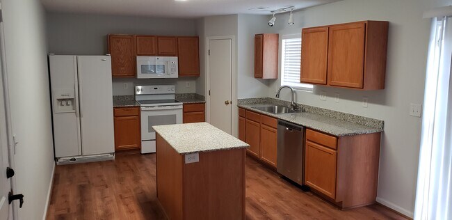 Building Photo - 5005 Emberly Dr