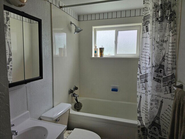 Building Photo - 6337 S Dixie Dr