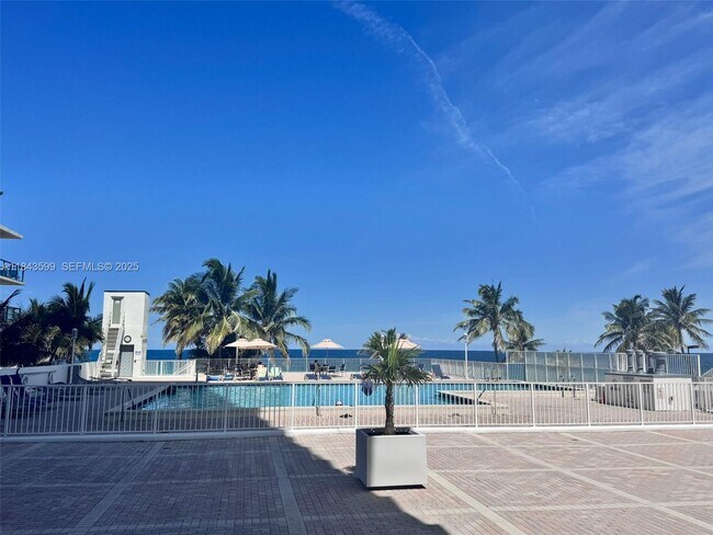 Building Photo - 2201 S Ocean Dr