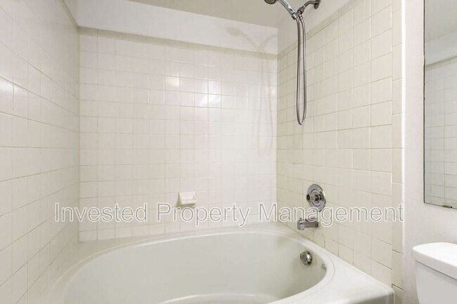 Building Photo - 6755 S Ivy St