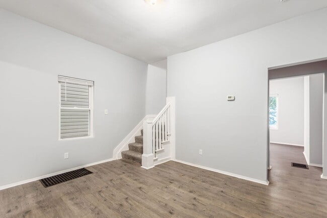 Building Photo - 673-675 Stanley Ave