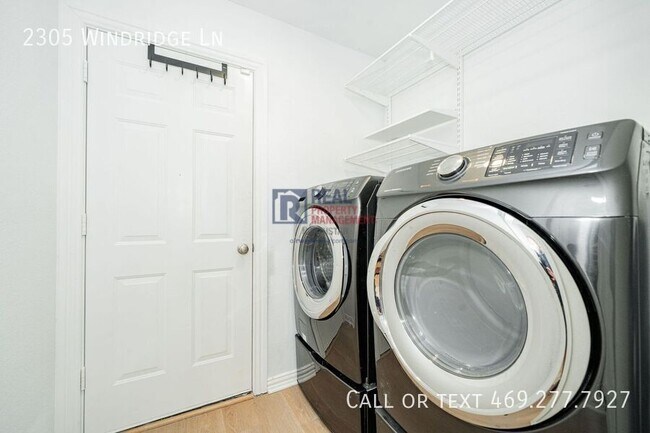 Building Photo - 2305 Windridge Ln