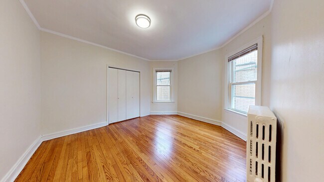 Building Photo - 6738 N Rockwell St