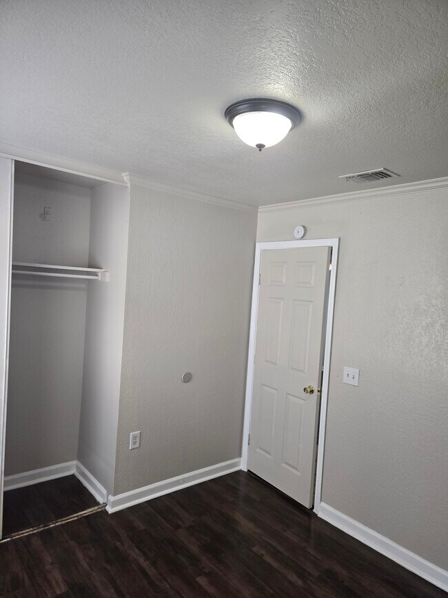 Building Photo - 9570 Bowen dr