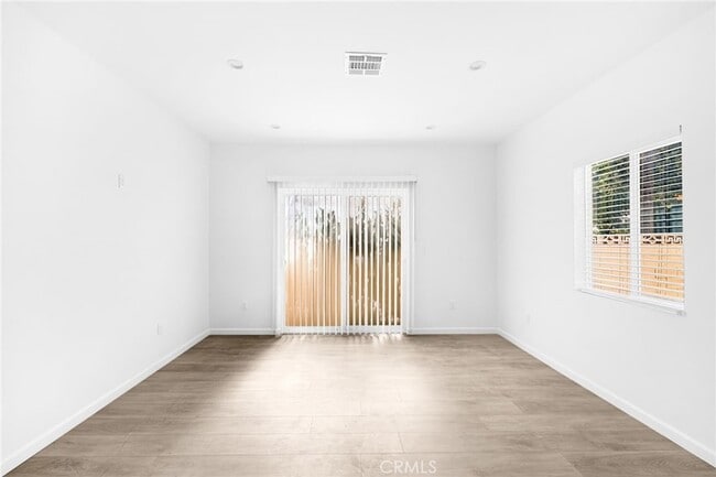 Building Photo - 7044 White Oak Ave