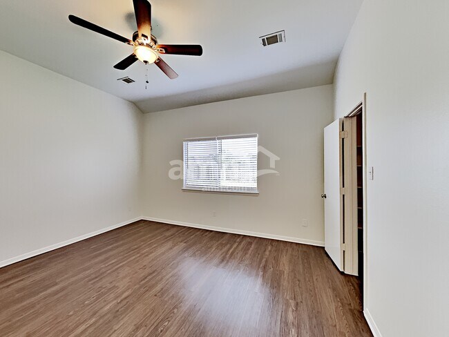 Building Photo - 23126 N Waterlake Dr