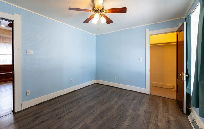 Building Photo - Large Beautiful Home