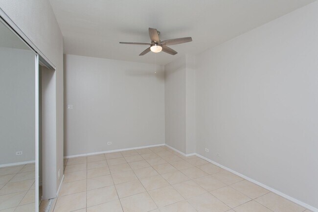 Building Photo - Beautiful Townhome in Alamo Heights!!