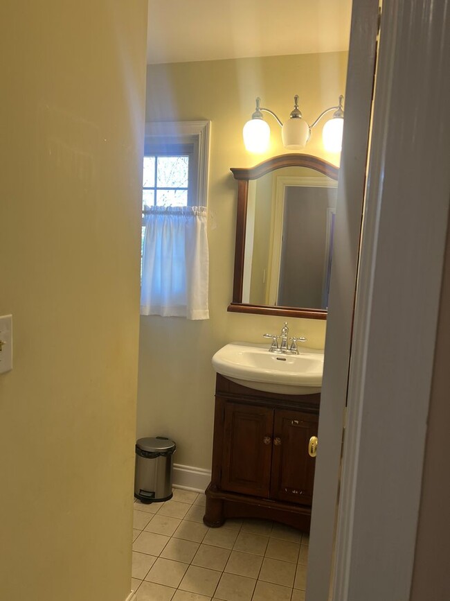 Building Photo - 4 Bedroom with fenced in yard!