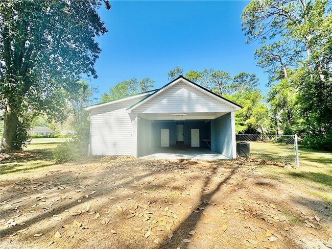 Building Photo - 1005 Seminole Trail