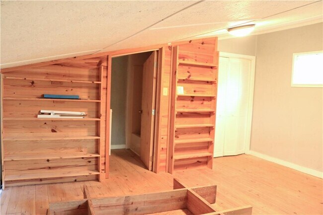 Building Photo - 20 Blk D Hird Is