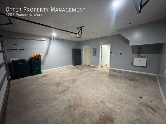 Building Photo - 3207 Parkview Walk