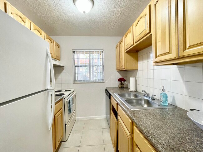 Building Photo - 200 Croton Ave
