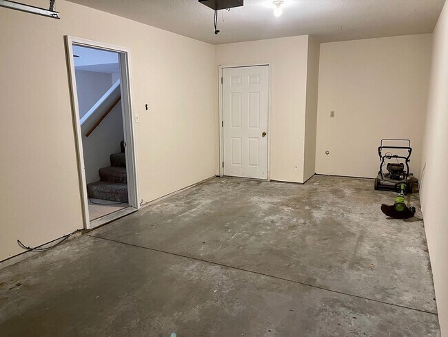 Building Photo - 1413-1415-1415 Risen Star Ct