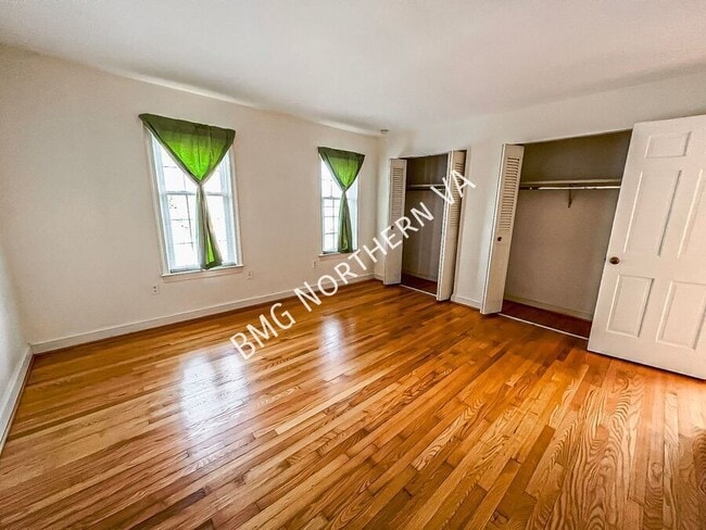 Building Photo - 1325 Lynnbrook Dr