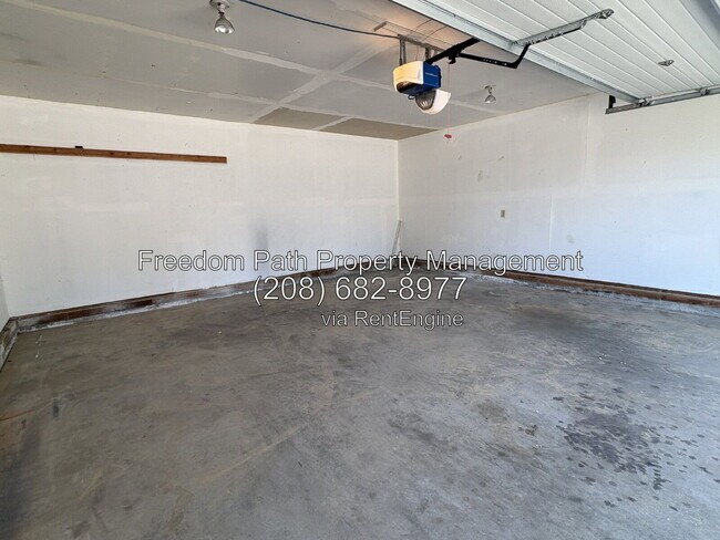 Building Photo - 2755 Fairway Dr