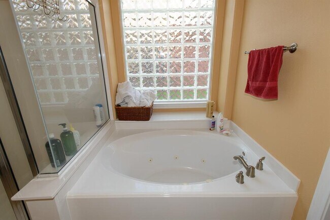 Building Photo - 25126 Knob Pines Ct