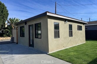 Building Photo - 551 W Crescent Dr