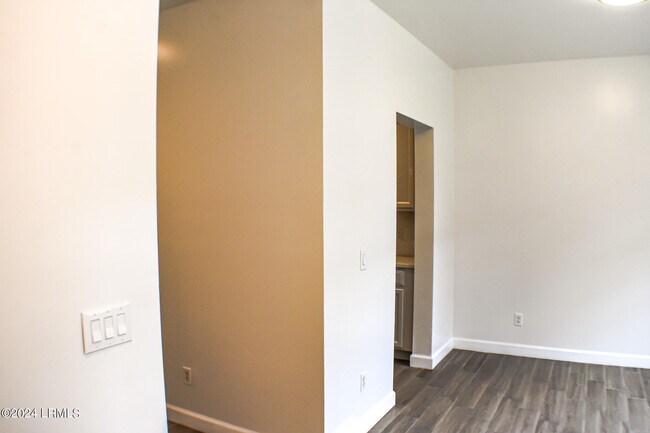 Building Photo - 43 Blue Haw Ct