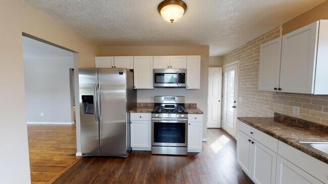 Building Photo - 11365 Stinson Ave