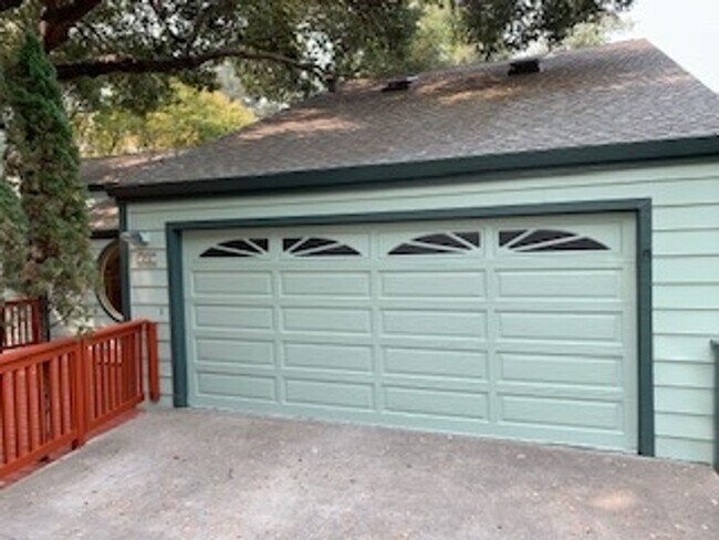 Building Photo - 4 Bedroom 2.5 Bath  with loft ,office, and sauna