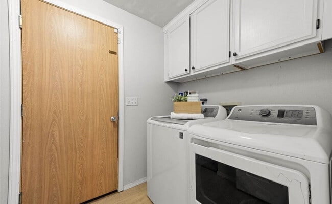 Building Photo - 21737 E Terra Ln SE