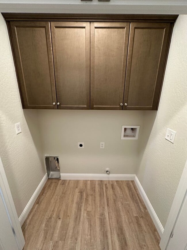 Building Photo - Brand new home in Kerman Ca