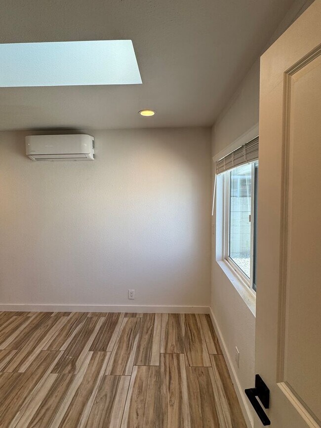 Building Photo - Cozy Carson Back House with Skylights & Washer/Dryer