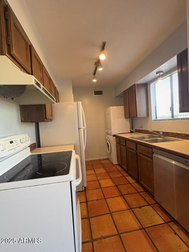 Building Photo - 4305 Ave Palermo