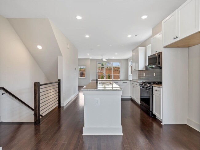 Building Photo - Townhome in West End with Rooftop Terrace ...