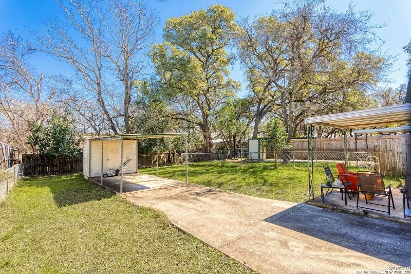 Building Photo - 16514 Springhill Dr