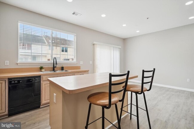 Building Photo - 8114 Mallard Shore Dr