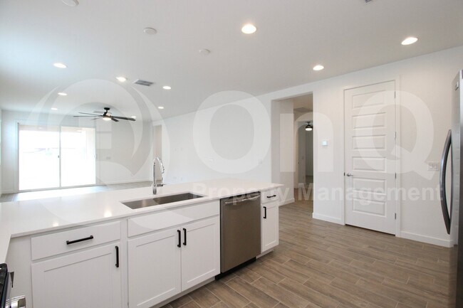 Building Photo - 23097 E Saddle Way