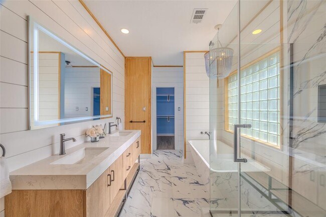 Building Photo - 1322 Outrigger St