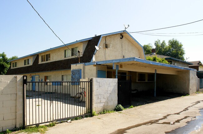 Building Photo - 950 N Sacramento Ave