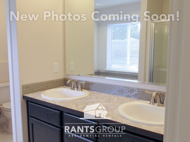 Building Photo - Fantastic Neighborhood! Easy Commute to JBLM!