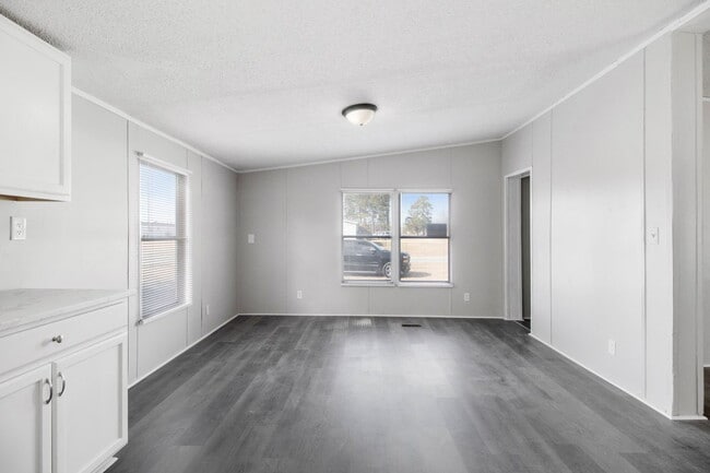 Building Photo - SPACIOUS 3 BR | 2 BA Manufactured Home in Pikeville!  *Trash Pick-up Included*