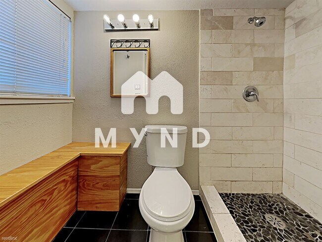 Building Photo - 2 br, 2 bath Condo - 353 E Thomas Rd Apt C...