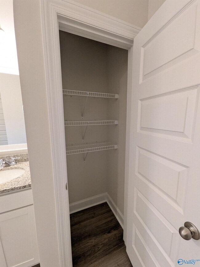 Building Photo - 336 Jackson Pt Cir