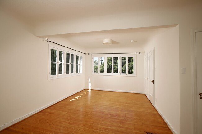 Building Photo - 1233 N Isabel St