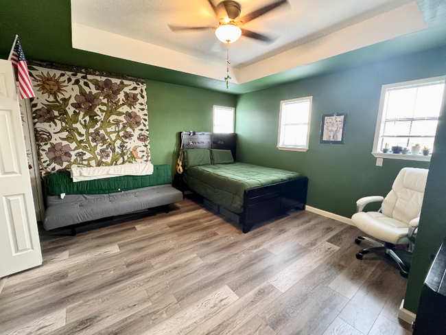 Building Photo - 709 Avenida Escandon