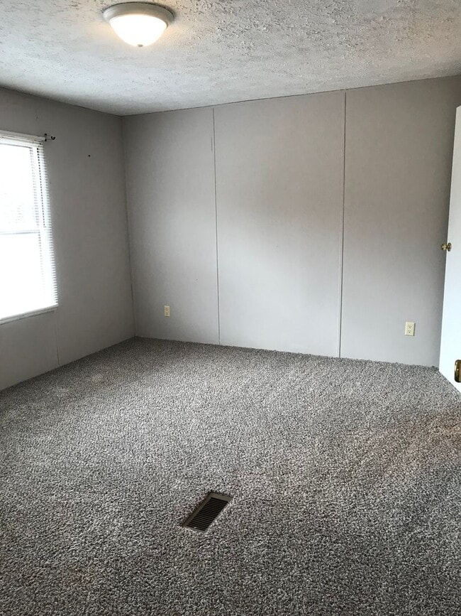 Building Photo - 3 Bedroom 2 Bath Home on 2 Acres For Rent!