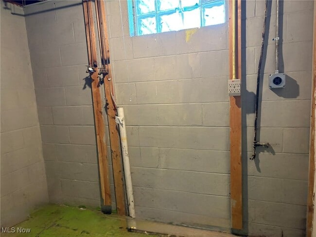 Building Photo - 2434 Saratoga Ave SW