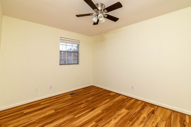 Building Photo - 7914 Gleason Dr NW