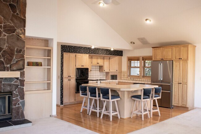 Building Photo - Custom home in Southwest Reno, 3 Bedrooms, 2 Bathrooms, Large Garage