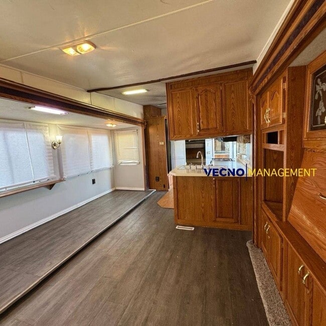 Building Photo - 642 10th St